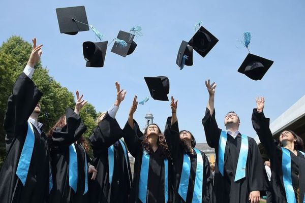 Sambung Belajar Degree di Luar Negara: Peluang dan Kelebihan